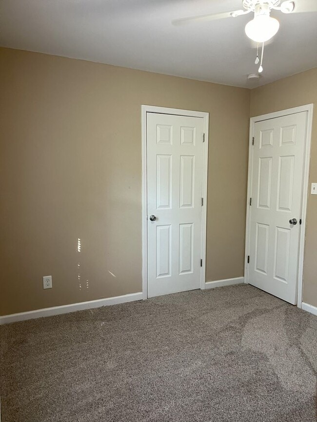 Building Photo - P4 - West Wood (Troy Duplex)