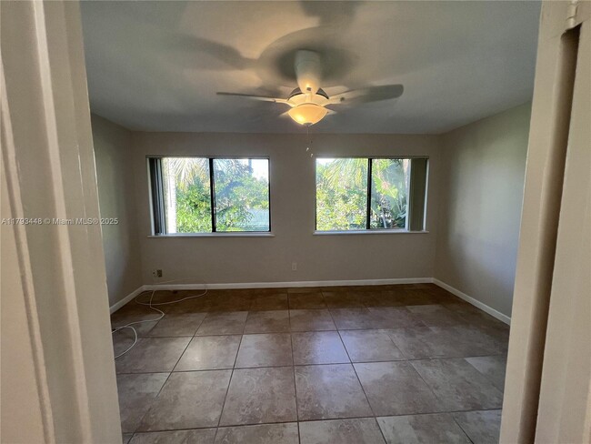 Building Photo - 331 City View Dr