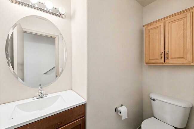 Building Photo - 4 bed 2.5 bath available now in Bothell