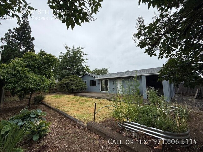Building Photo - 1544 SW 8th Dr