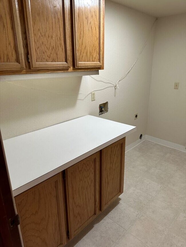 Building Photo - Weston Ranch Home 3 Bedrooms 2 Bath