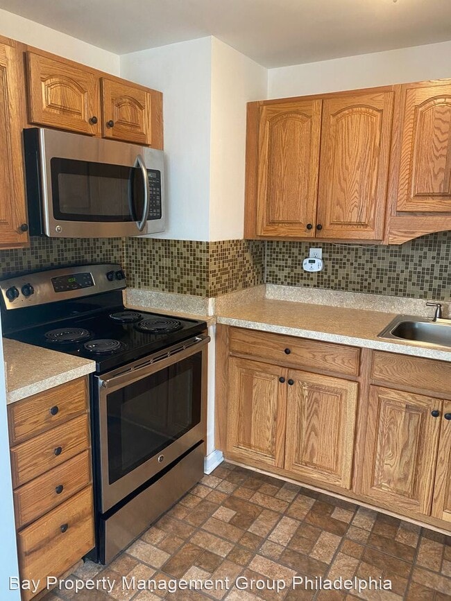 Building Photo - 2 br, 1 bath House - 600 Yeadon Ave #2