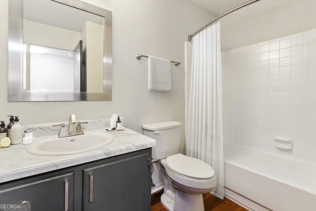 Building Photo - 3500 Windcliff Dr SE