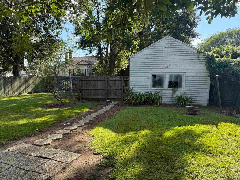 Building Photo - 23930 Railroad Ave