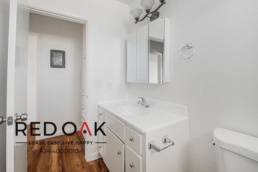 Building Photo - 10714 Western Ave