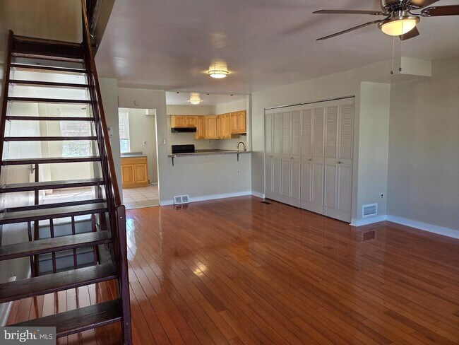 Building Photo - 8044 Mars Pl