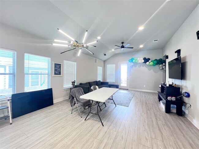 Building Photo - 9616 Grapevine Leaf Dr