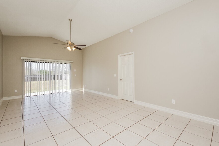 Building Photo - 297 Chicago Woods Cir