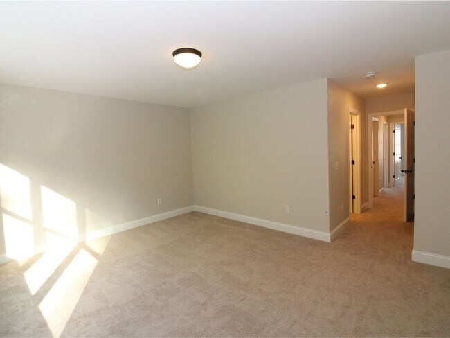 Building Photo - 4BD/3.5BA S. Burlington Townhome - Hillside at O'Brien Farm