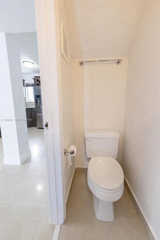 Building Photo - 2740 W 76th St