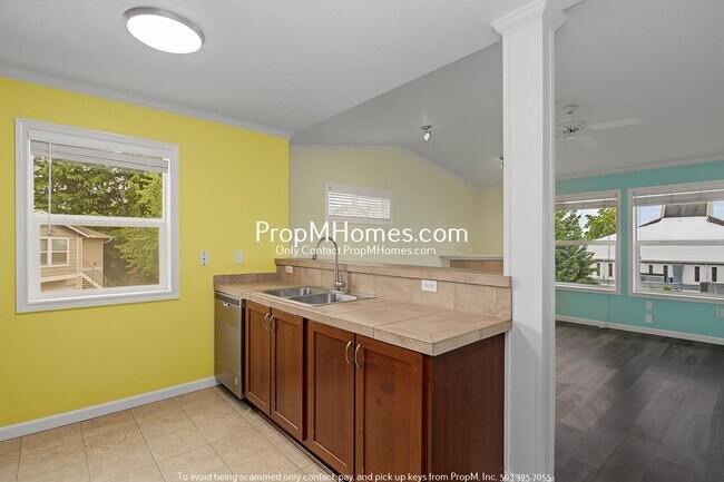 Building Photo - Two Bedroom Condo in the Heart of Bethany!