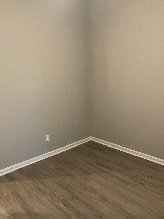 Building Photo - Cozy 2 bedroom and 1 bath duplex