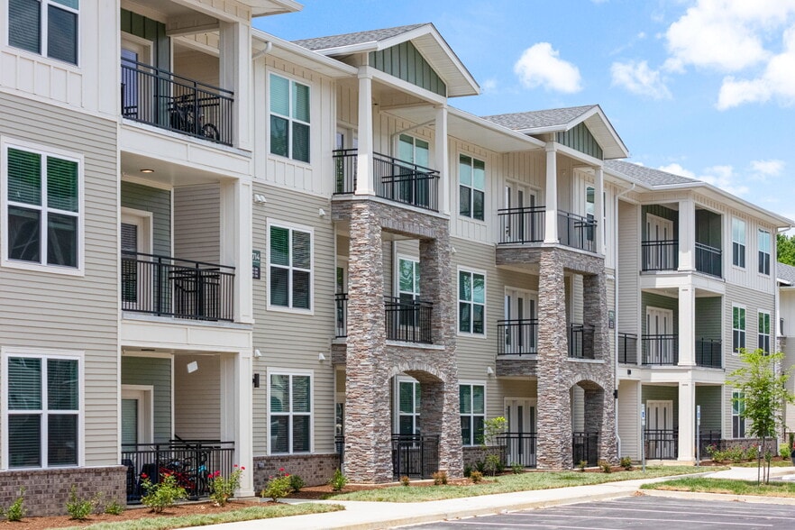 Building Photo - Laurel at the Woodlands