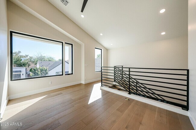 Building Photo - 6314 N 10th Dr