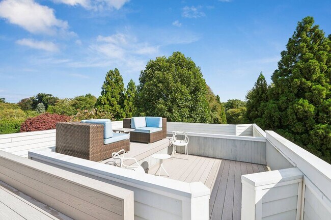 Building Photo - 8 Heller Ln