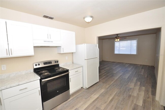 Building Photo - 1445 E Stuart St