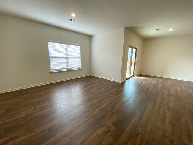 Building Photo - 135 Driftwood Lp
