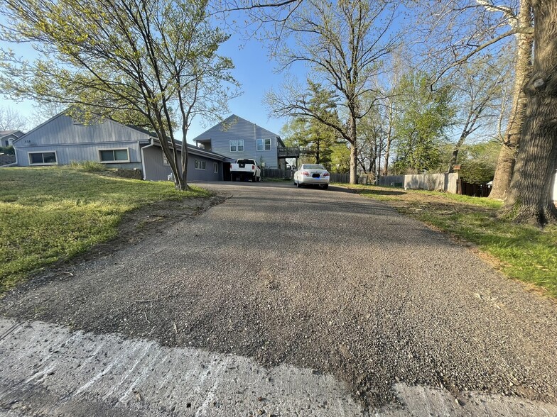 Building Photo - 738 Fir St