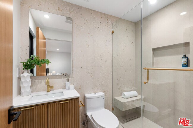 Building Photo - 2565 Patricia Ave