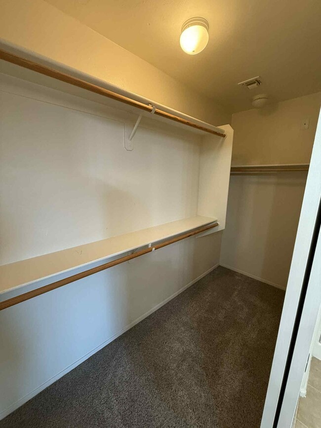 Building Photo - 640 W Emerald Key Dr