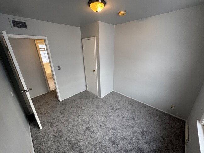 Building Photo - 4608 W Howard Ave