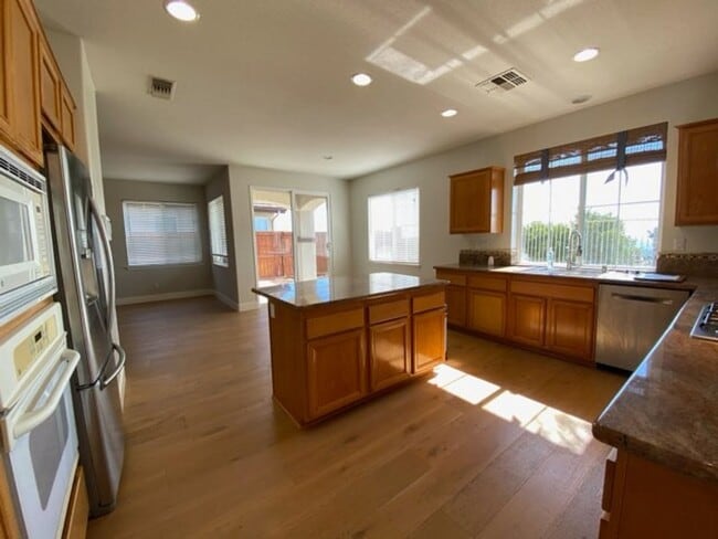 Building Photo - Great 5 Bd/3Bth in the San Marcos Santa Fe...