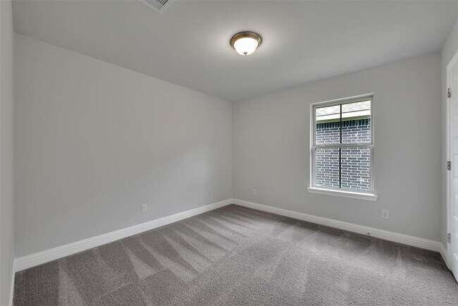 Building Photo - 411 Terra Vis Cir