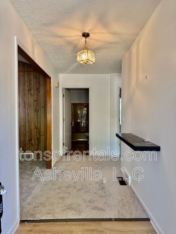 Building Photo - 136 Atwood Dr