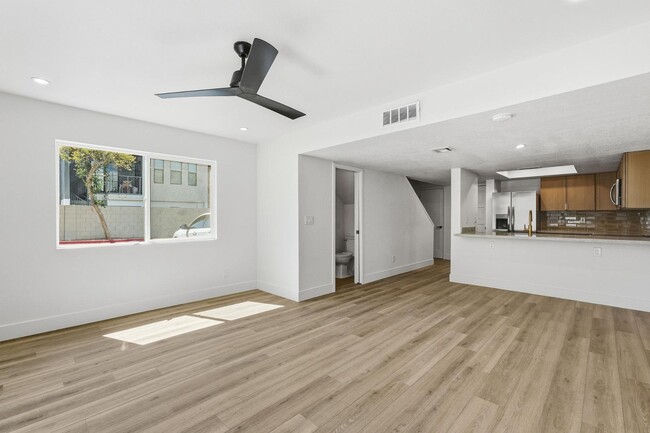 Building Photo - 122 S Hardy Dr