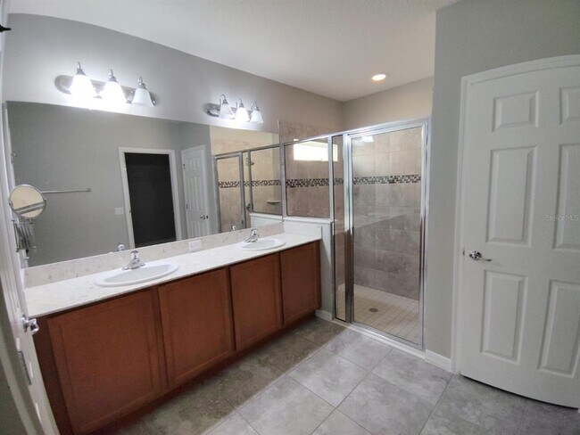 Building Photo - 2213 Waukegan Dr