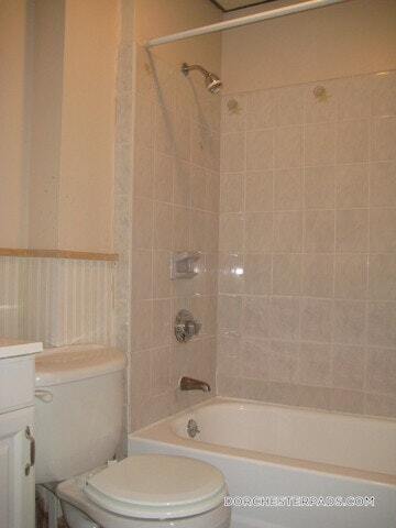 Building Photo - 54 Saxton St
