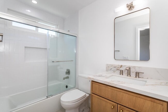 Building Photo - 713 New Depot St