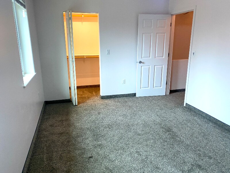 Building Photo - 305 Sarah St