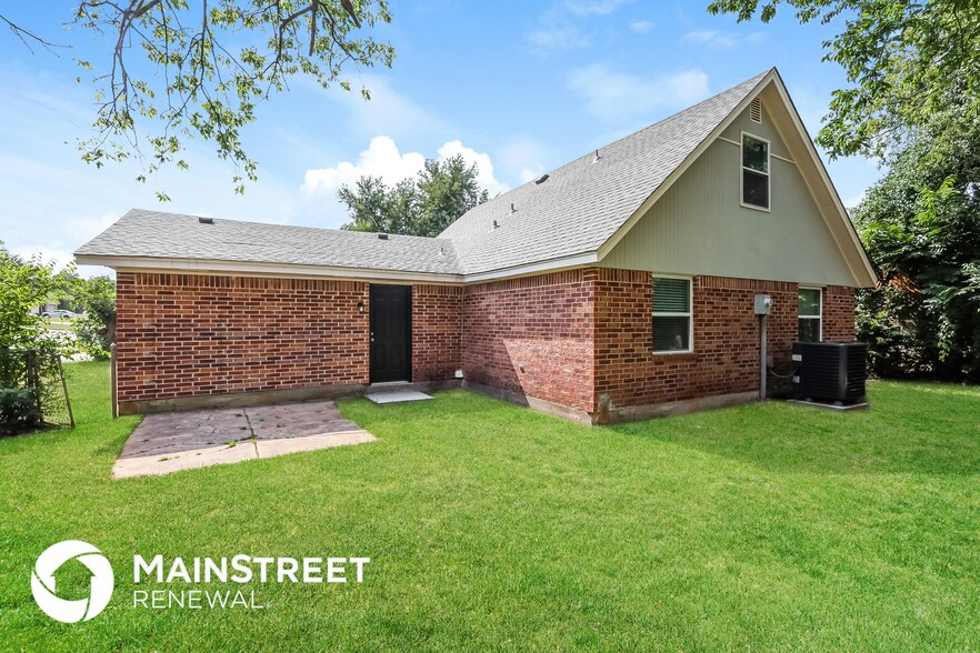 Building Photo - 4400 N Shadybrook Dr