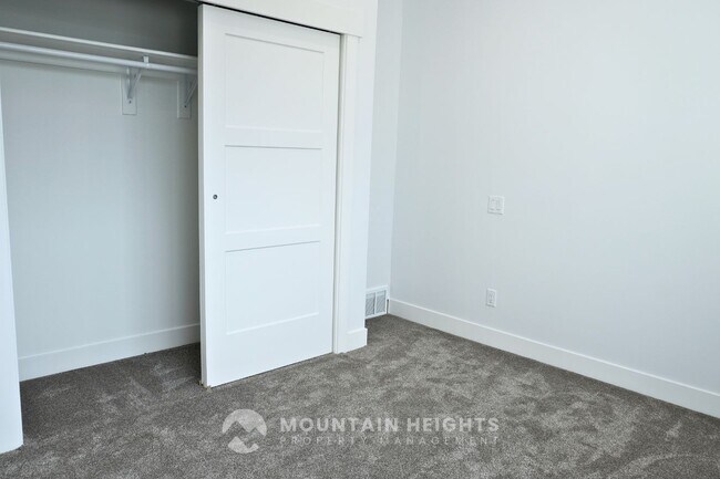 Building Photo - 6552 Timber Ranch Dr