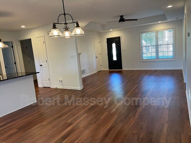 Building Photo - 8505 Saurel Dr