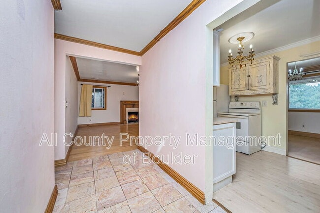 Building Photo - 600 Manhattan Dr