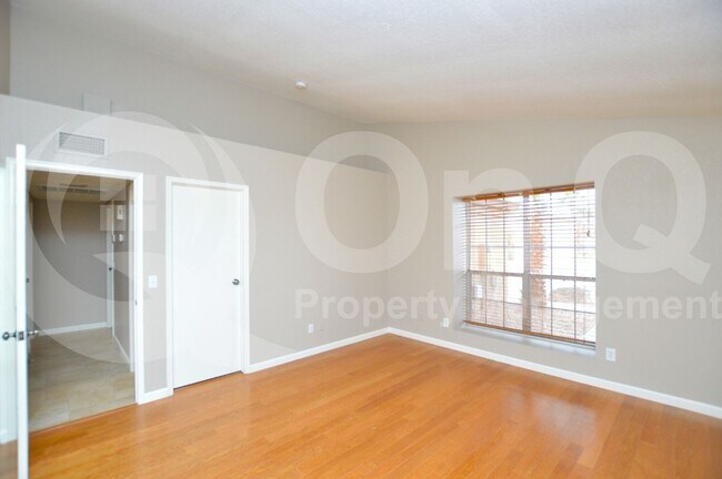 Building Photo - 169 S Criss St