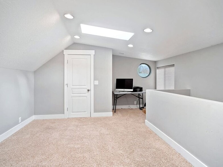 Building Photo - 1860 S 800 E