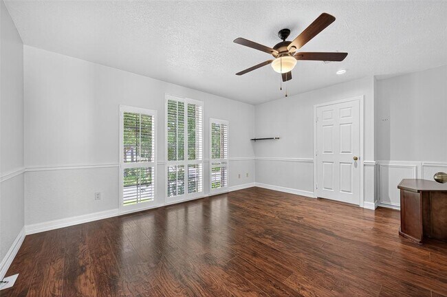 Building Photo - 1035 Flagmore Dr