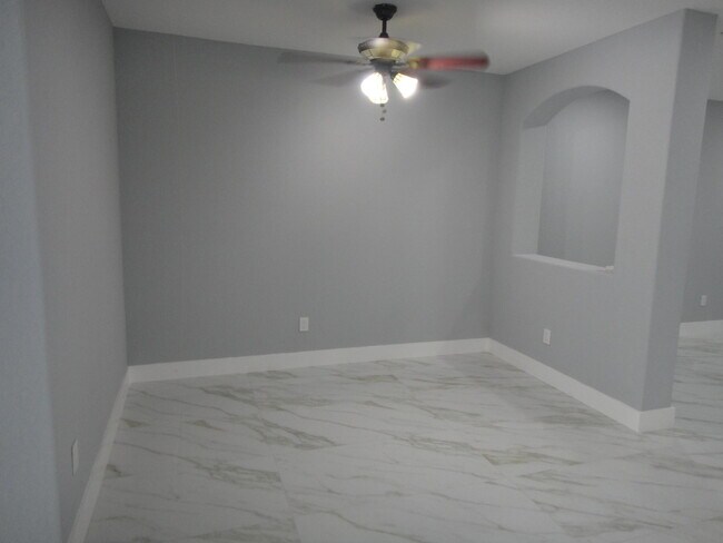 Building Photo - 2310 Shoma Ln