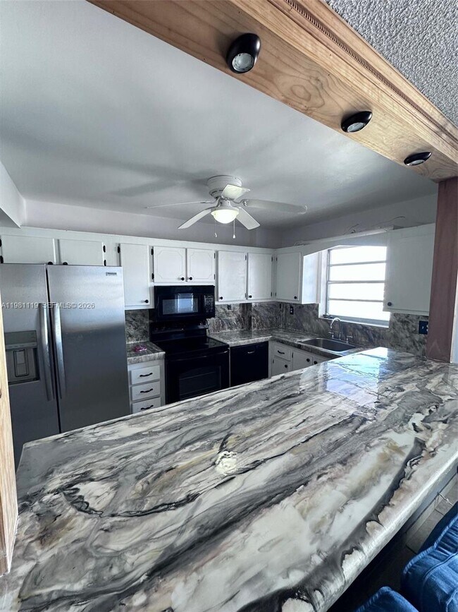 Building Photo - 137 Golden Isles Dr