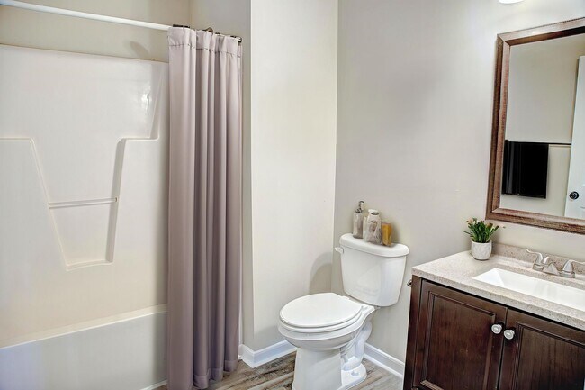 Building Photo - No "BAH HUMBUG" fees here! Rents always include high speed internet, cable, water, sewer, trash &...