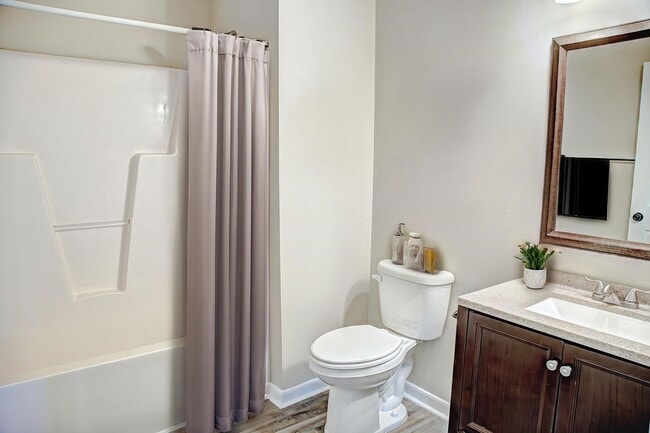 Building Photo - Waived app fees until tomorrow with this gorgeous 1100 square foot 2bd/2ba pet friendly apartment...