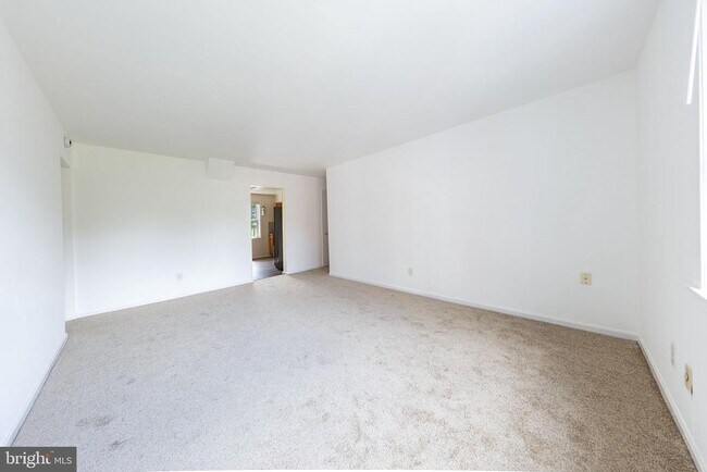 Building Photo - 2108 38th St SE