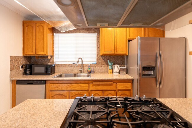 Building Photo - Cozy Zen Retreat Home with 4BD+3BA  Share ...