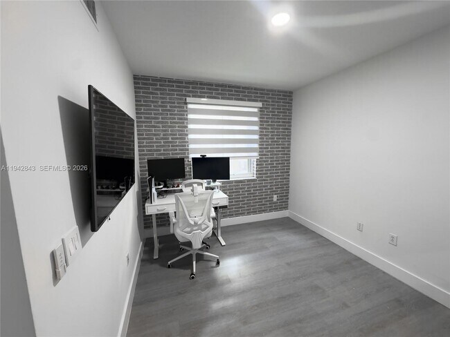 Building Photo - 6670 NW 114th Ave