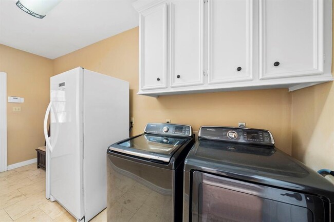 Building Photo - 4111 Rock Springs Dr