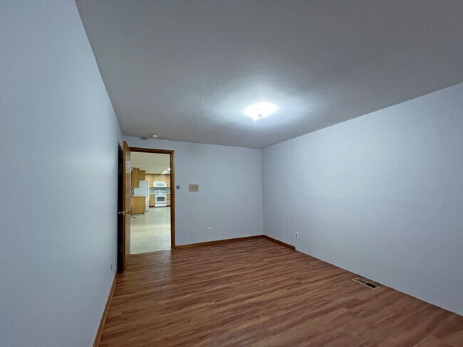 Building Photo - Rental ranch rambler - 3 bed, 2.5 bath, 2 ...