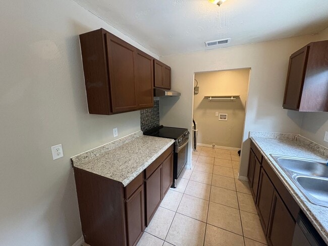 Building Photo - 3 Bed / 2 Bath Single-Family Home Near Downtown Eustis